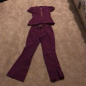 Plum Jaanuu scrub set (xs top, small bottom)